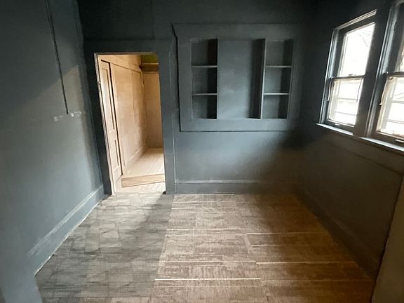 5th image of 2827 W Caperton St