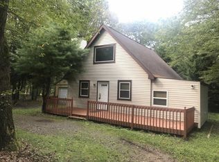 90 Narragansett Trl, Albrightsville, PA 18210