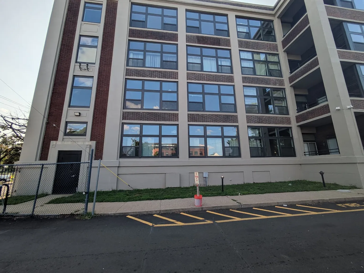 275 Chapel St — Photo 2