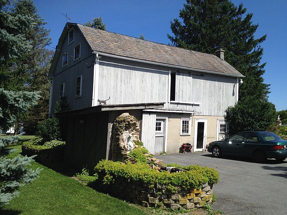 3 story barn