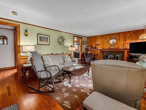 3rd image of 16 Lawrence Rd