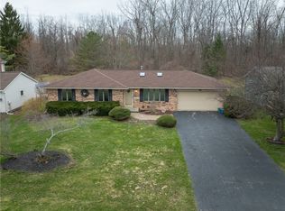99 Chimney Sweep Ln, Rochester, NY 14612