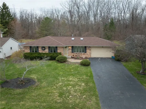 99 Chimney Sweep Ln, Rochester, NY 14612