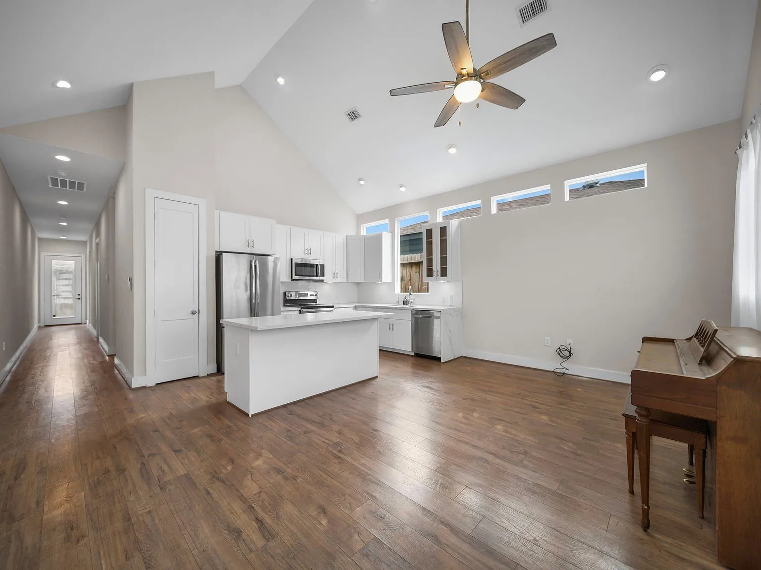 2 bed, 2.0 bath, 1159 sqft, $1,950 — Photo 3