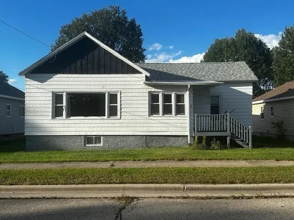 2218 Thomas St, Marinette, WI 54143