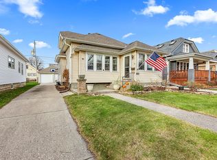 2525 N 70th St, Wauwatosa, WI 53213
