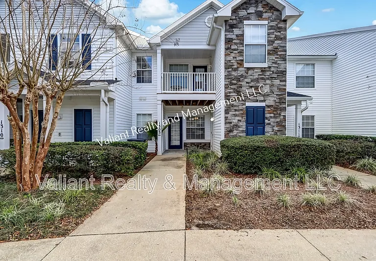575 Oakleaf Plantation Pkwy #1-1303 — Photo 1