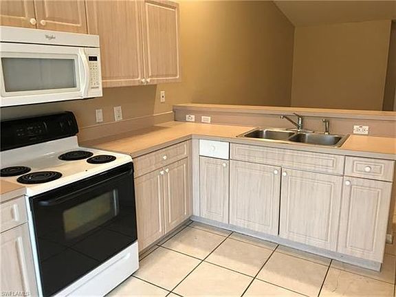 3rd image of 124/126 Ivan Ave S Unit 8