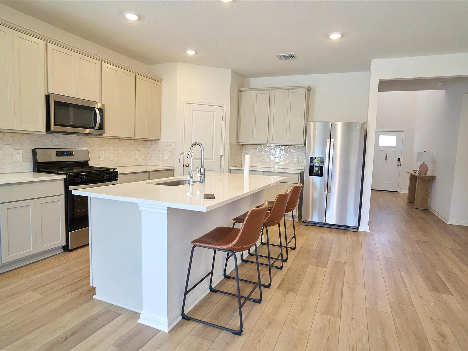 5 bed, 3.0 bath, 3016 sqft, $2,795 — Photo 3