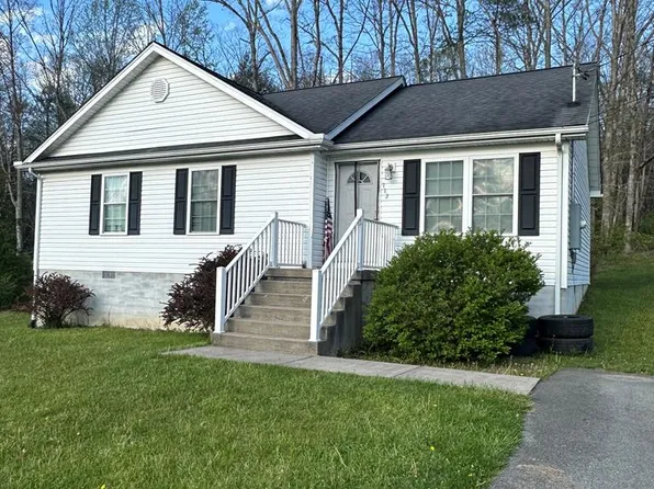 112 Hickory Ave, Daniels, WV 25832