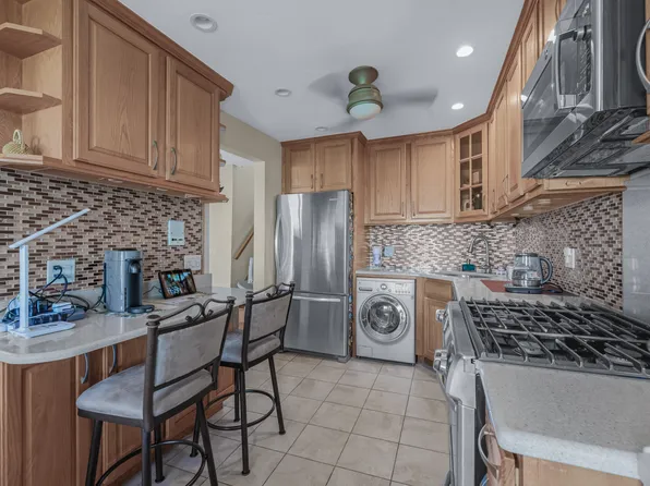 154-05 Riverside Drive image 9 of 21