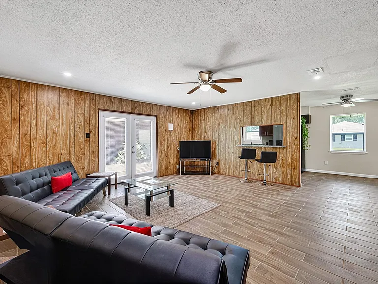 13615 Lynnwood Ln — Photo 11