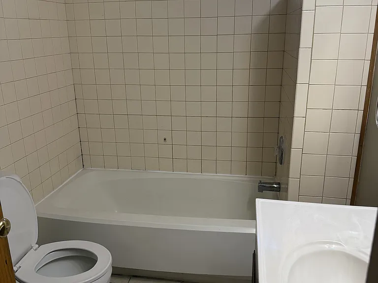 1036 Center St #B — Photo 8