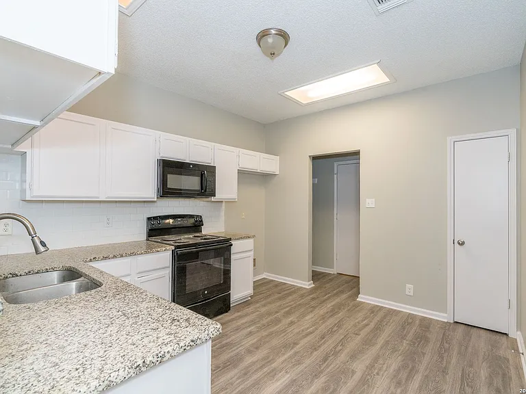 2826 Village Pkwy — Photo 13