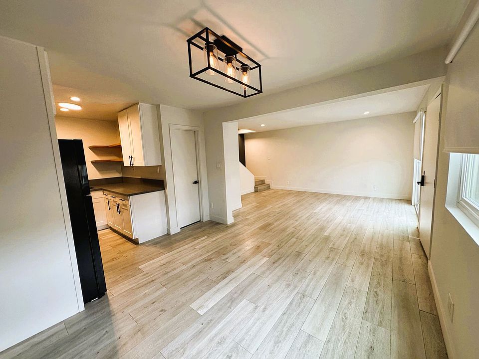 1st image of 8751 Langdon Ave #26