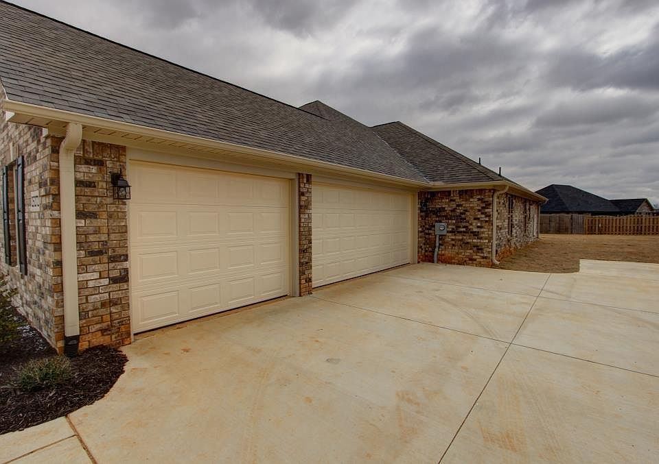 3 Car Garage