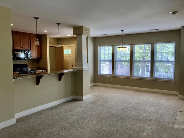 1808 N Warren Ave #202, Milwaukee, WI 53202