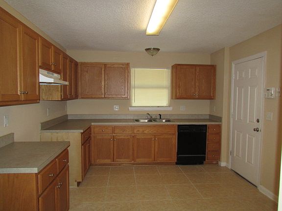 4th image of 2034 Figaro Ln