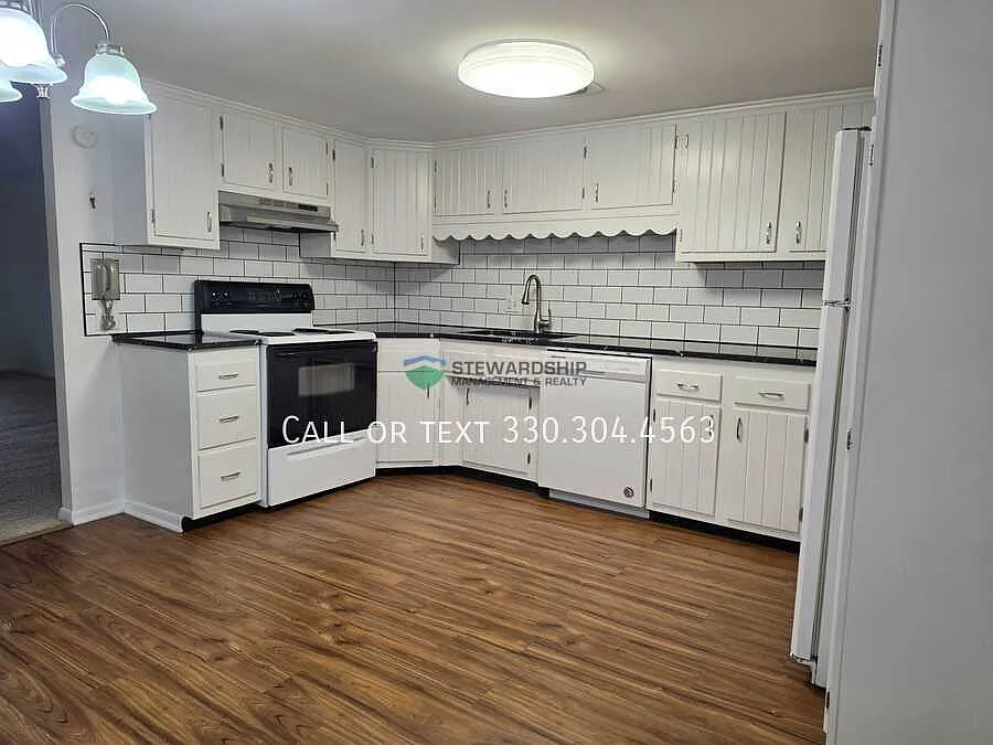 Two-Bedroom, Two-Bathroom Apartment In North Canton Available Now! — Photo 2