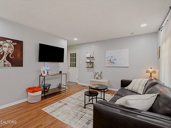 5th image of 3408 Argyle Dr