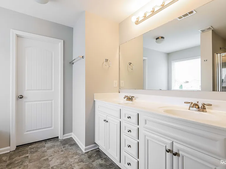 320 Fern Ct — Photo 11