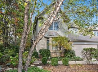 1028 Crestwood Cir, Saint Charles, IL 60175