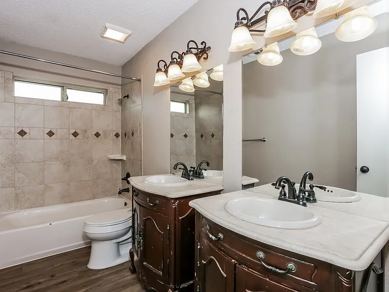 511 Rosewood Ln — Photo 15