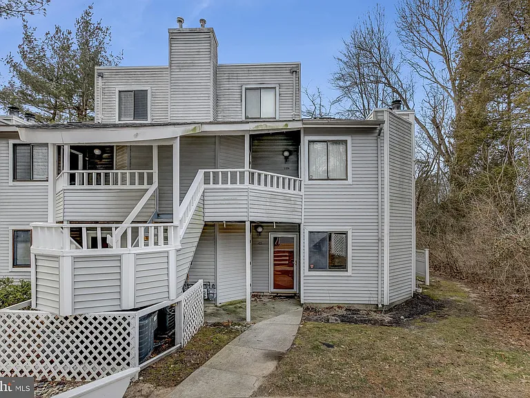 1105 Berwyck Ct — Photo 1
