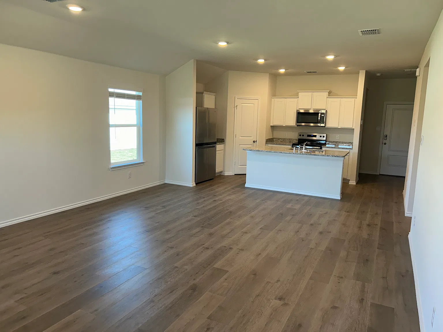 4 bed, 1615 sqft, $2,200 — Photo 3