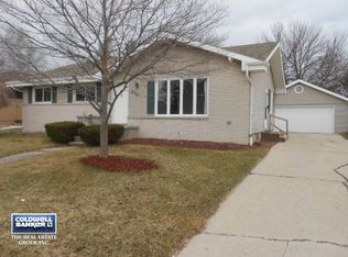 1215 S 26th St, Manitowoc, WI 54220
