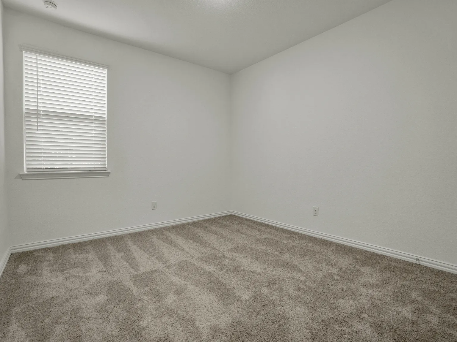 4 bed, 2348 sqft, $2,650 — Photo 2