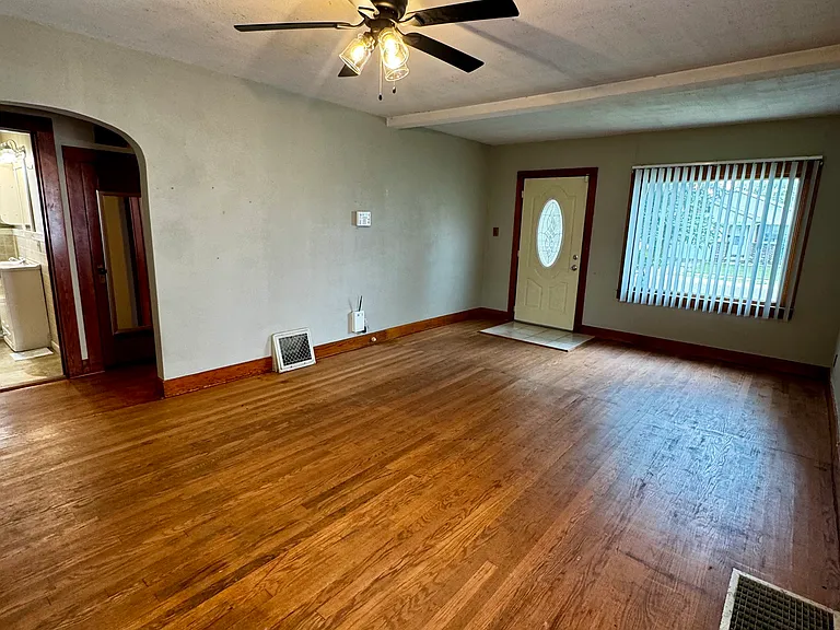 1720 E Watch Ave — Photo 2