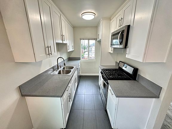 5th image of 512 Griswold St APT 10