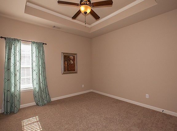 Split bedroom floor plan