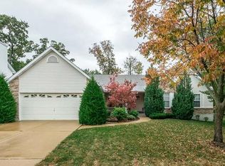 32 Burlington Ct, Saint Charles, MO