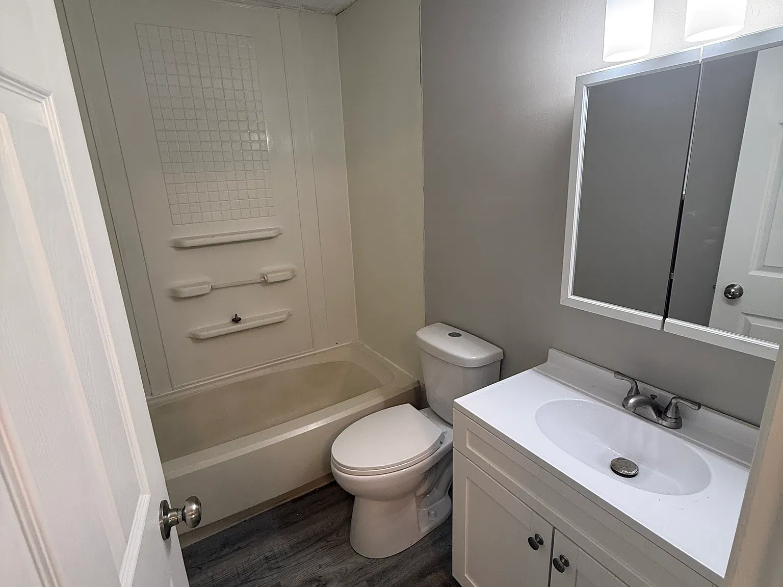 2 bed, 1.0 bath, $1,150 — Photo 2