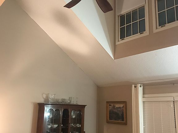 5th image of 319 Shannon Ln