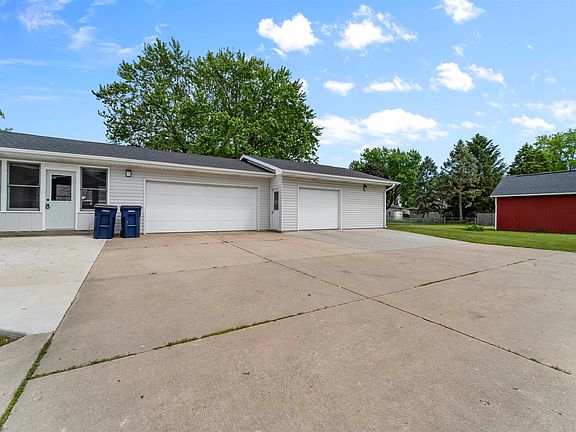 2nd image of 1815 Kellogg Ave