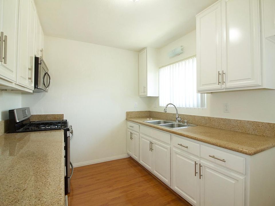 1st image of 620 N Marengo Ave APT 11