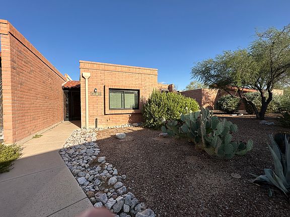 2nd image of 8730 N Little Oak Ln
