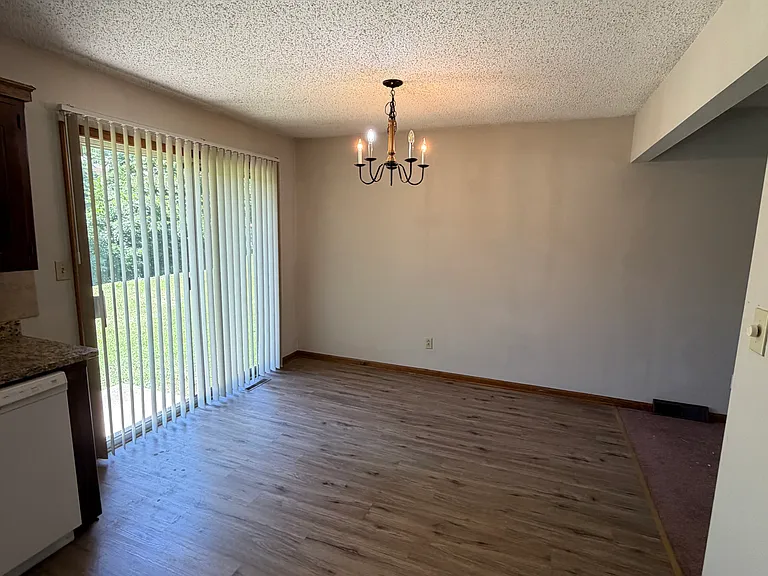 308 SW Sandstone Dr — Photo 3
