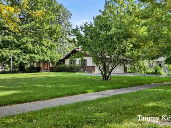 620 Pleasant St, Saugatuck, MI 49453