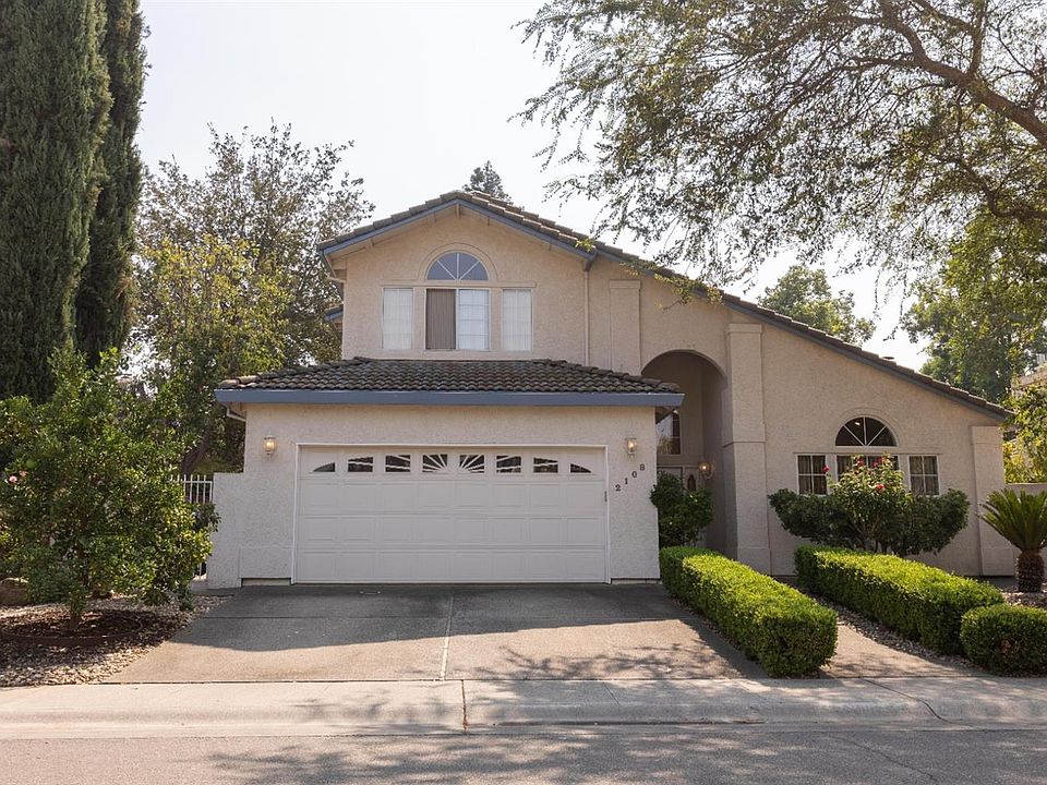 2nd image of 2108 Everglades Pl