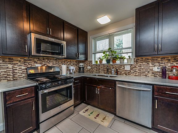 2nd image of 2019 E Touhy Ave