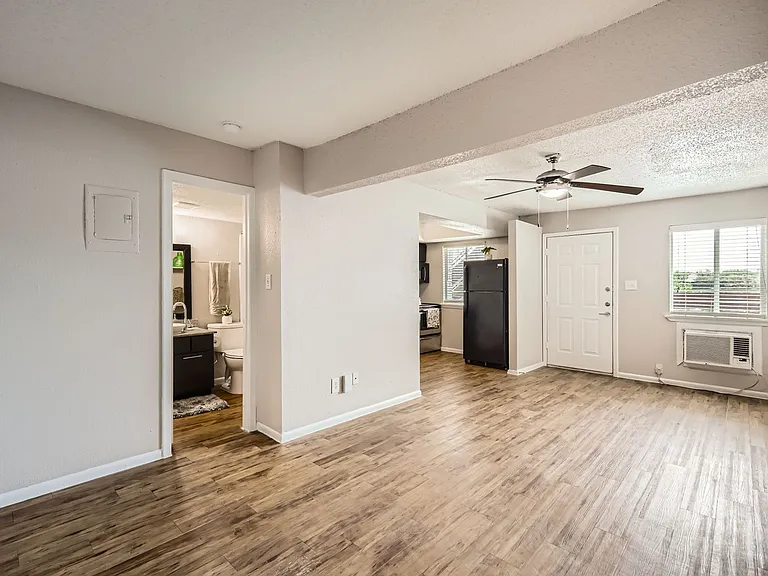 Element Austin Apartments — Photo 22