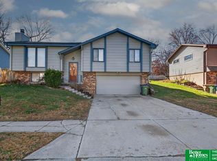 3721 Lynnwood Dr, Bellevue, NE 68123