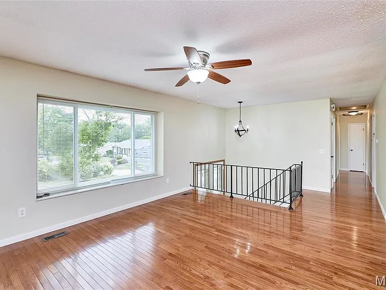 241 Valleyoak Ct — Photo 4