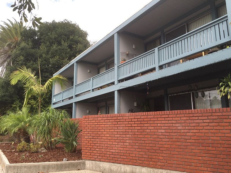 1st image of 215 W Arrellaga St