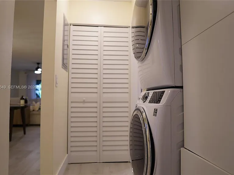 453 Lakeview Dr — Photo 13