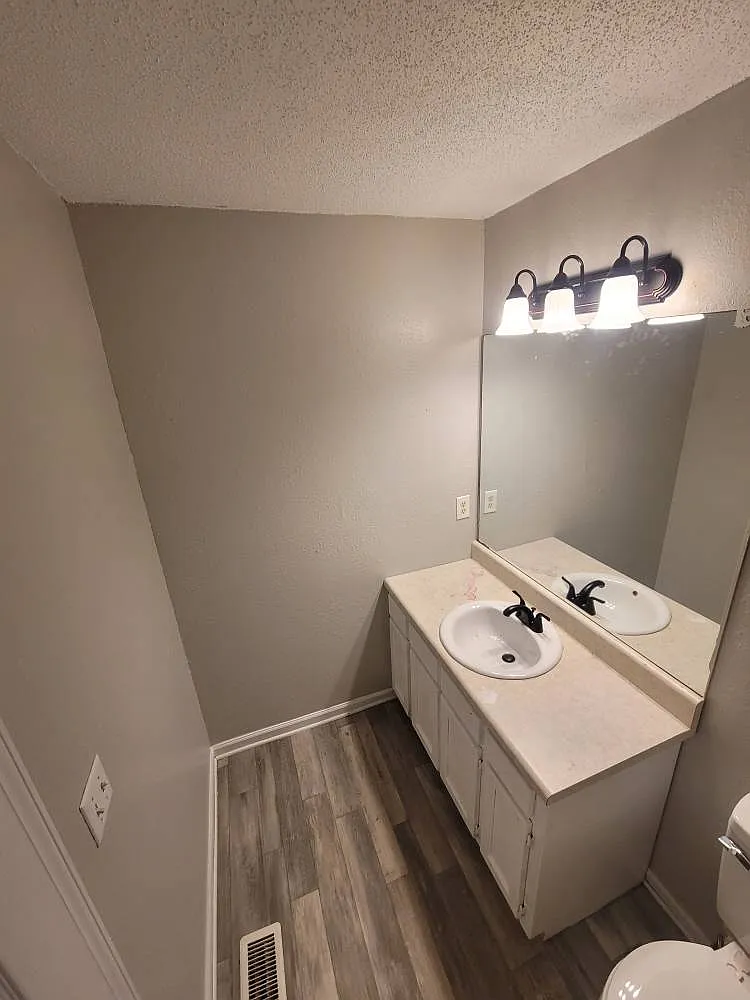 3 bed, 2.5 bath, 1250 sqft, $1,325 — Photo 3